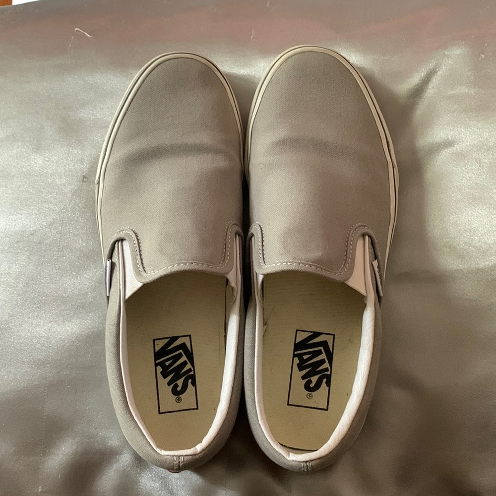 Womens Vans Size 9.0 Worn only a few times/taken care of.